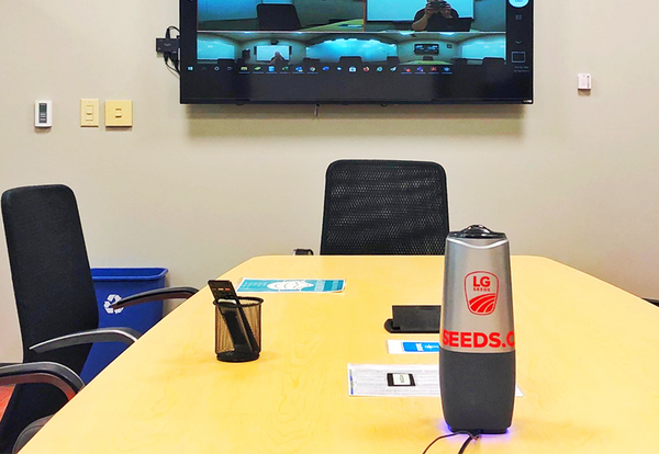 I'm amazed by Coolpo's ability to recognize attendees in the meeting
