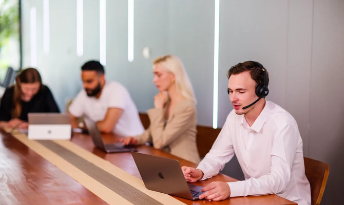 UC Solutions for Different Work Styles using Headset with Mic