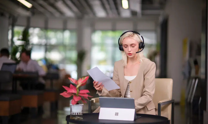 Where USB Headphones with Mic Conquer Noisy Environments