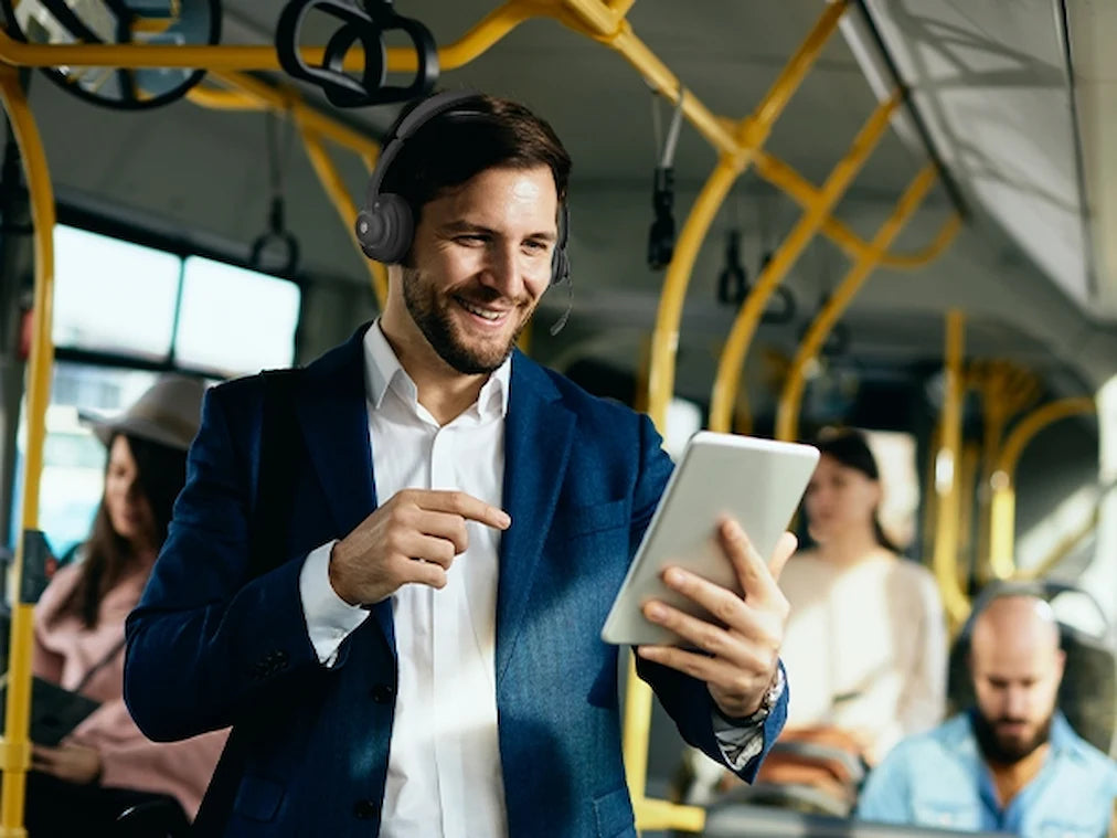 How To Travel Smart During Hybrid Work With Noise Canceling Headset