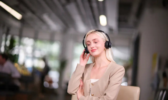 Language Learning: Wireless Headset with Mic Noise Cancelling for Clear Pronunciation