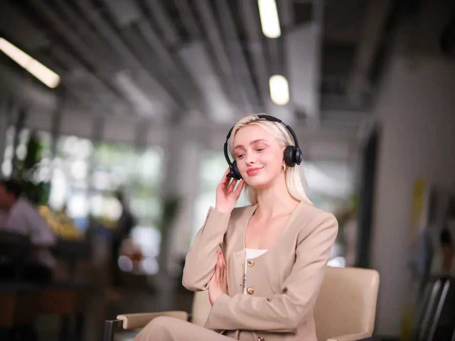 Language Learning: Wireless Headset with Mic Noise Cancelling for Clear Pronunciation