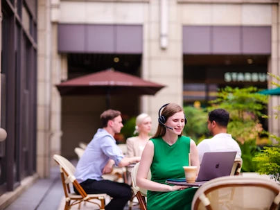How the right headset for customer service solves common issues.